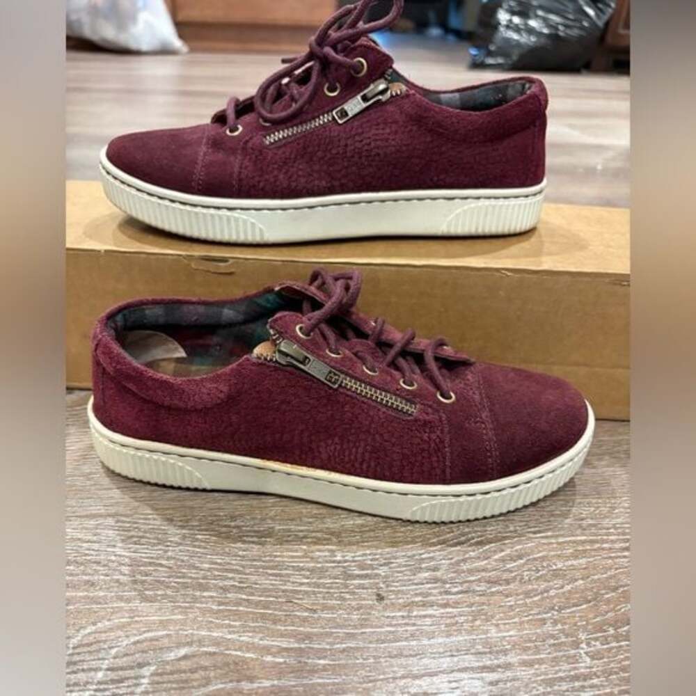 Born Burgundy Normcore Suede Shoes with Plaid Interior size 6 GUC